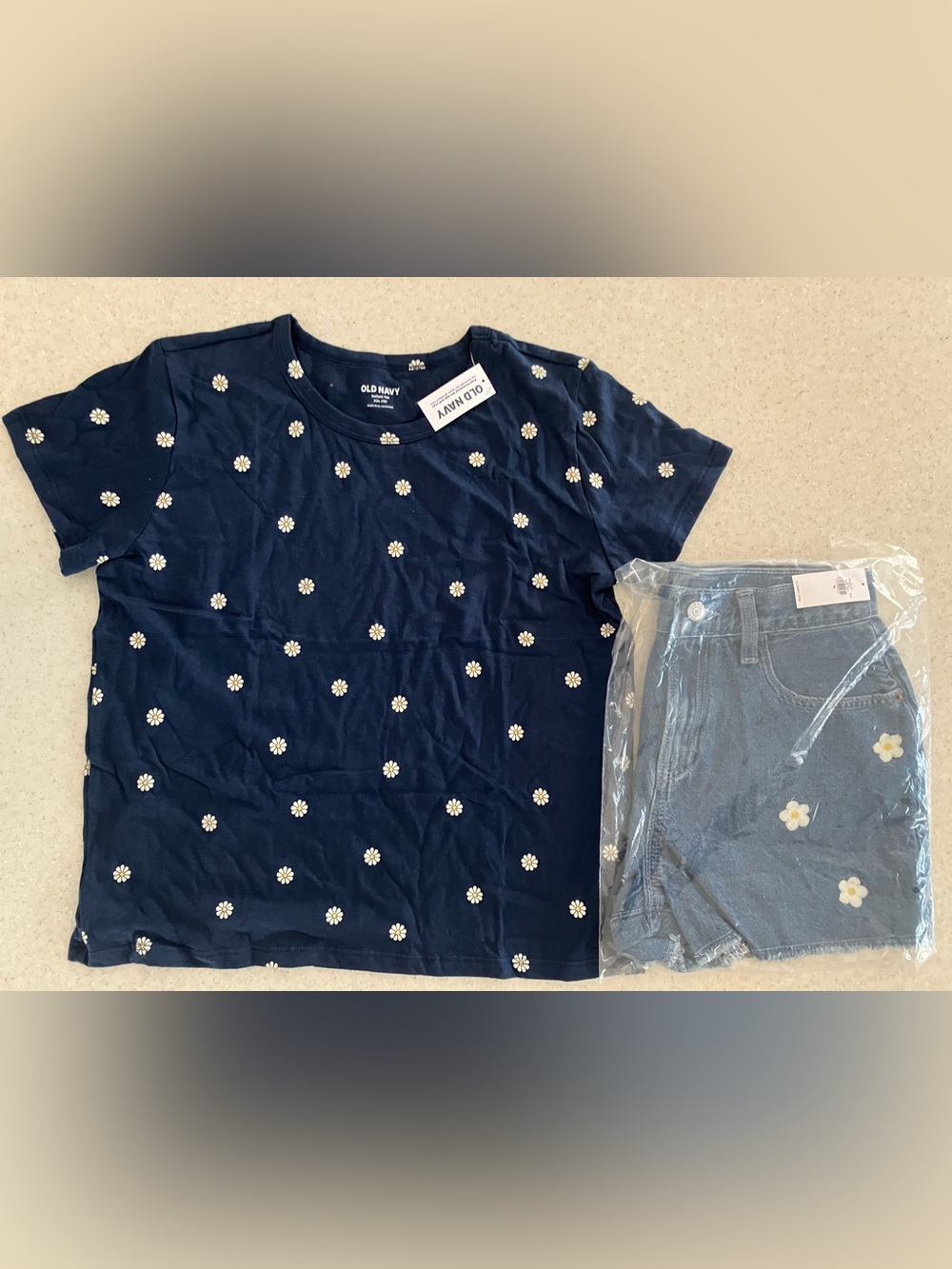 BIG KIDS 2 Pc Lot Old Navy XL 16 Shorts & XXL 18 Navy Tee White Daisy Design NWT